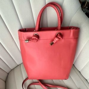 Coral Handbag w Gold Detail